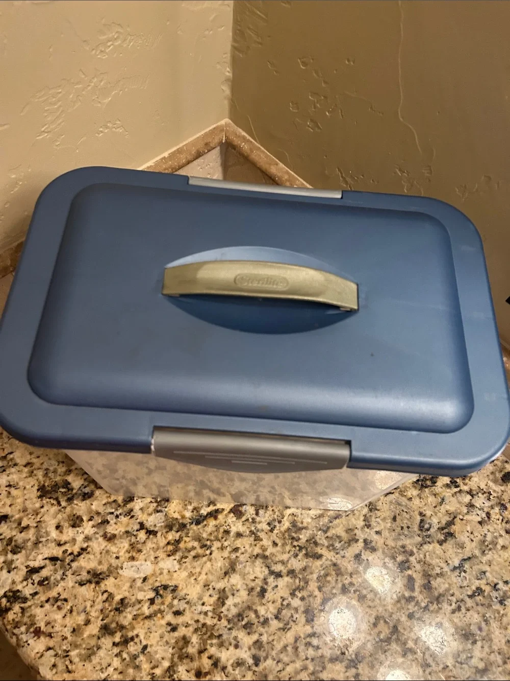 Sterilite Storage Lid with Gold Handle Accent